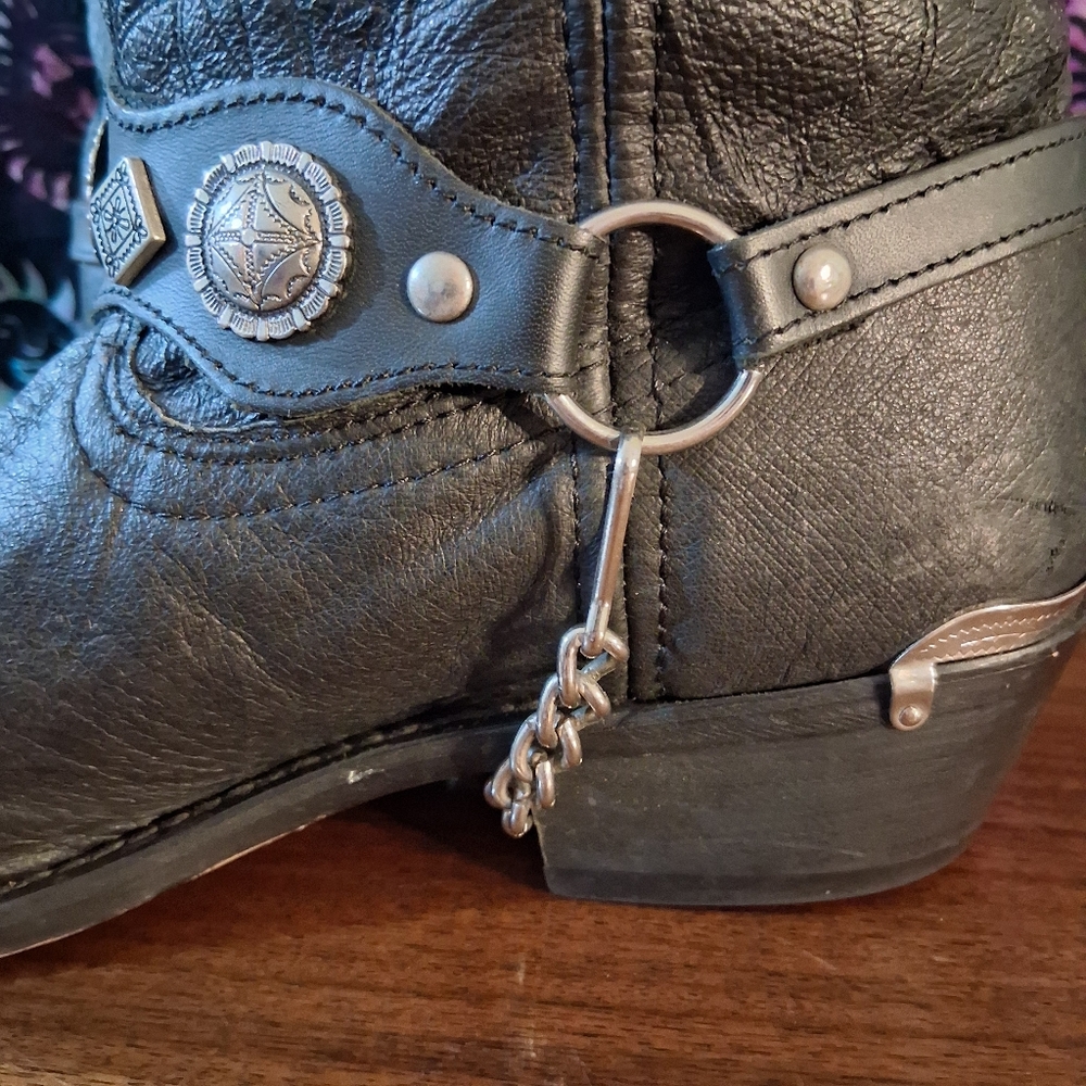 Dingo Suiter Black Leather Boots Chain Concho Collar Metal Tip Size 11 EW Mens - Picture 8 of 13